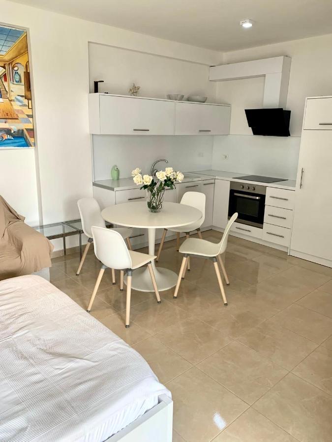Loli Apartment Luxury White Residence Saranda Dış mekan fotoğraf