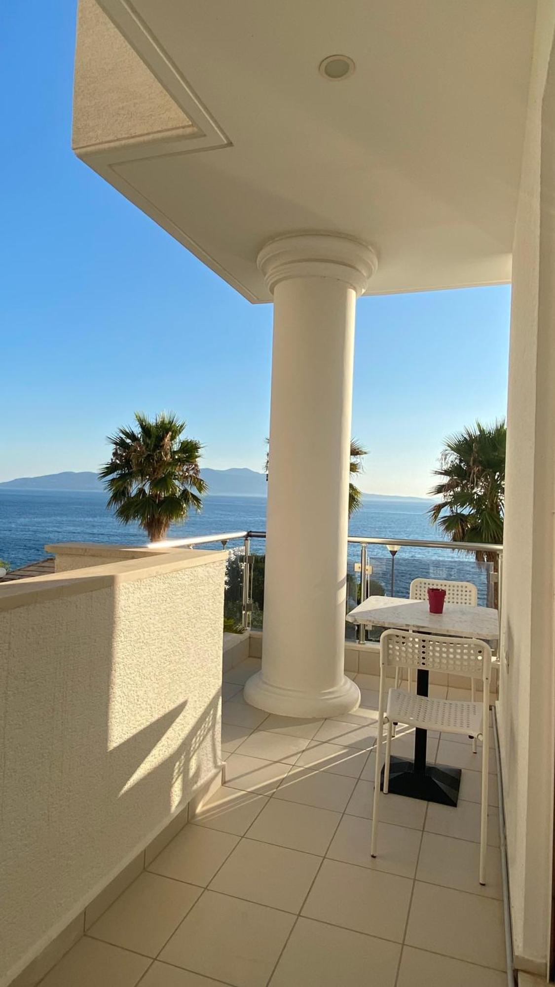 Loli Apartment Luxury White Residence Saranda Dış mekan fotoğraf